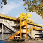 Premiere Classe Versailles - Cyr L'ecole * Saint-Cyr-lʼÉcole