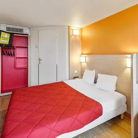 Premiere Classe Versailles - Cyr L'ecole Hotel