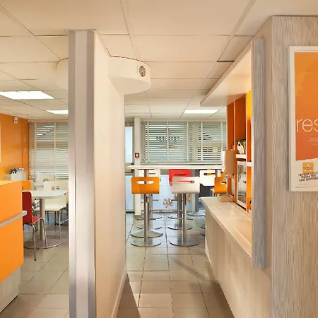 Hotel Premiere Classe Versailles - Cyr L'ecole Saint-Cyr-lʼÉcole