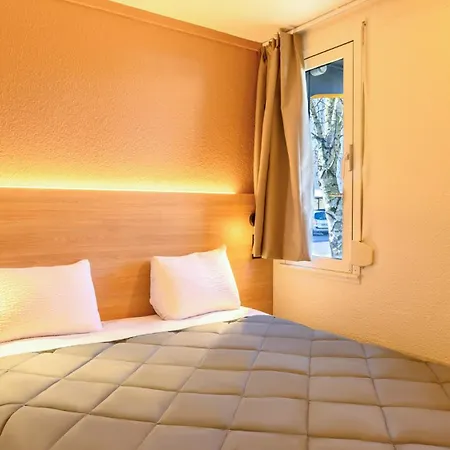 Premiere Classe Versailles - Saint Cyr L'Ecole Отель *
