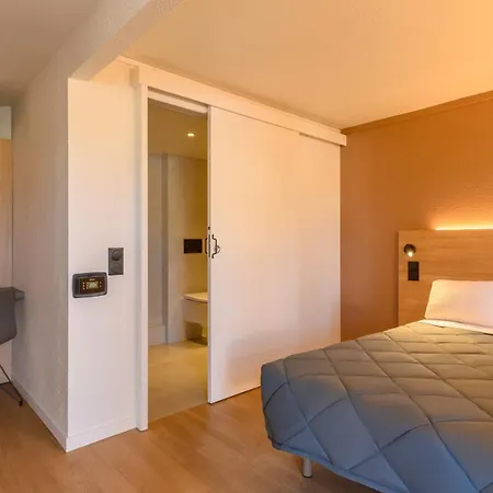 Hotel Premiere Classe Versailles - Saint Cyr L'Ecole