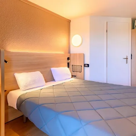 Hotel Premiere Classe Versailles - Saint Cyr L'Ecole *