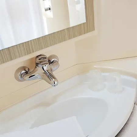 Premiere Classe Versailles - Cyr L'ecole * Saint-Cyr-lʼÉcole