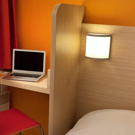 Premiere Classe Versailles - Cyr L'ecole